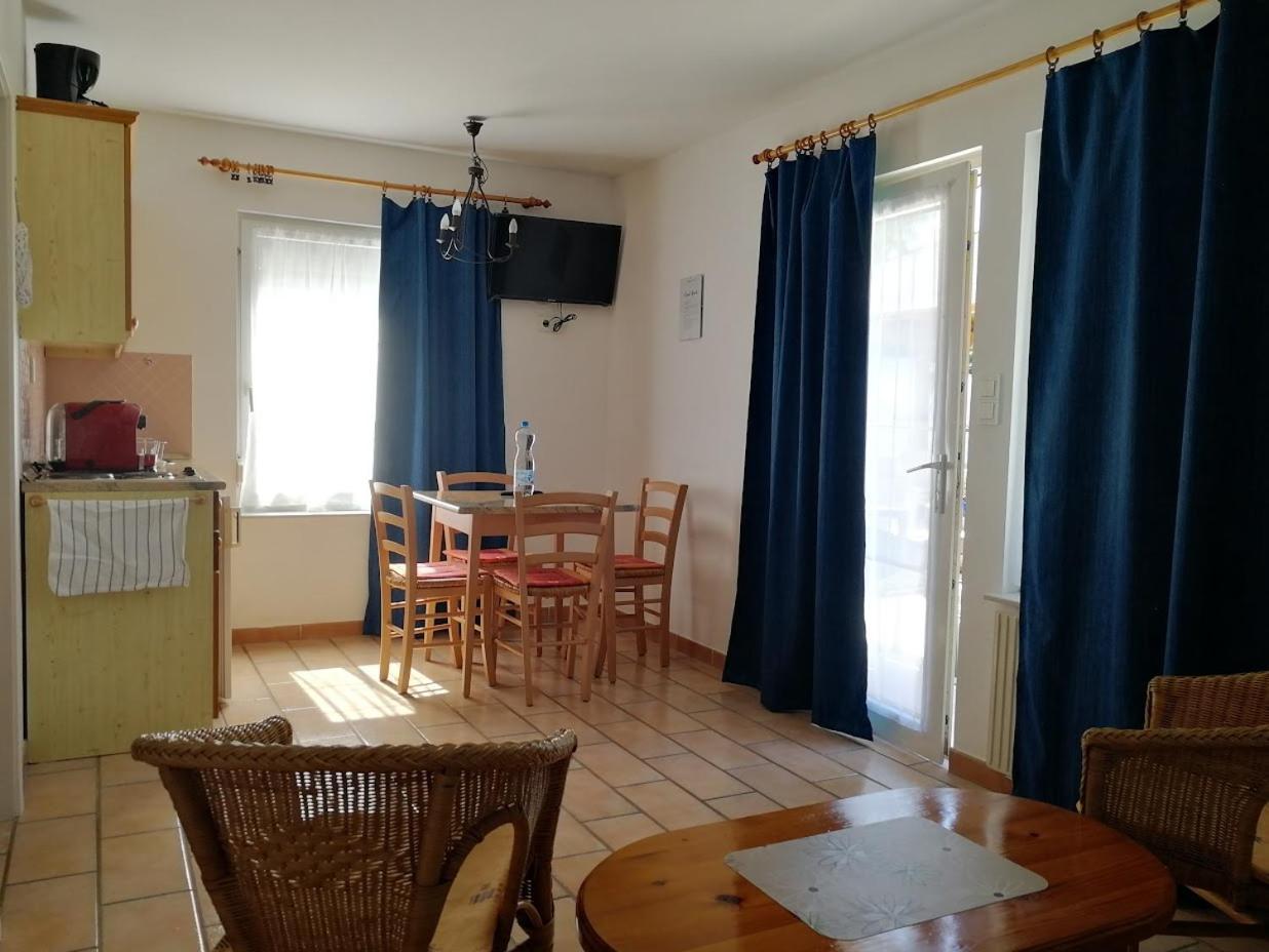 Feszek Apartmanhaz วอนยาร์ควาเชกี ภายนอก รูปภาพ