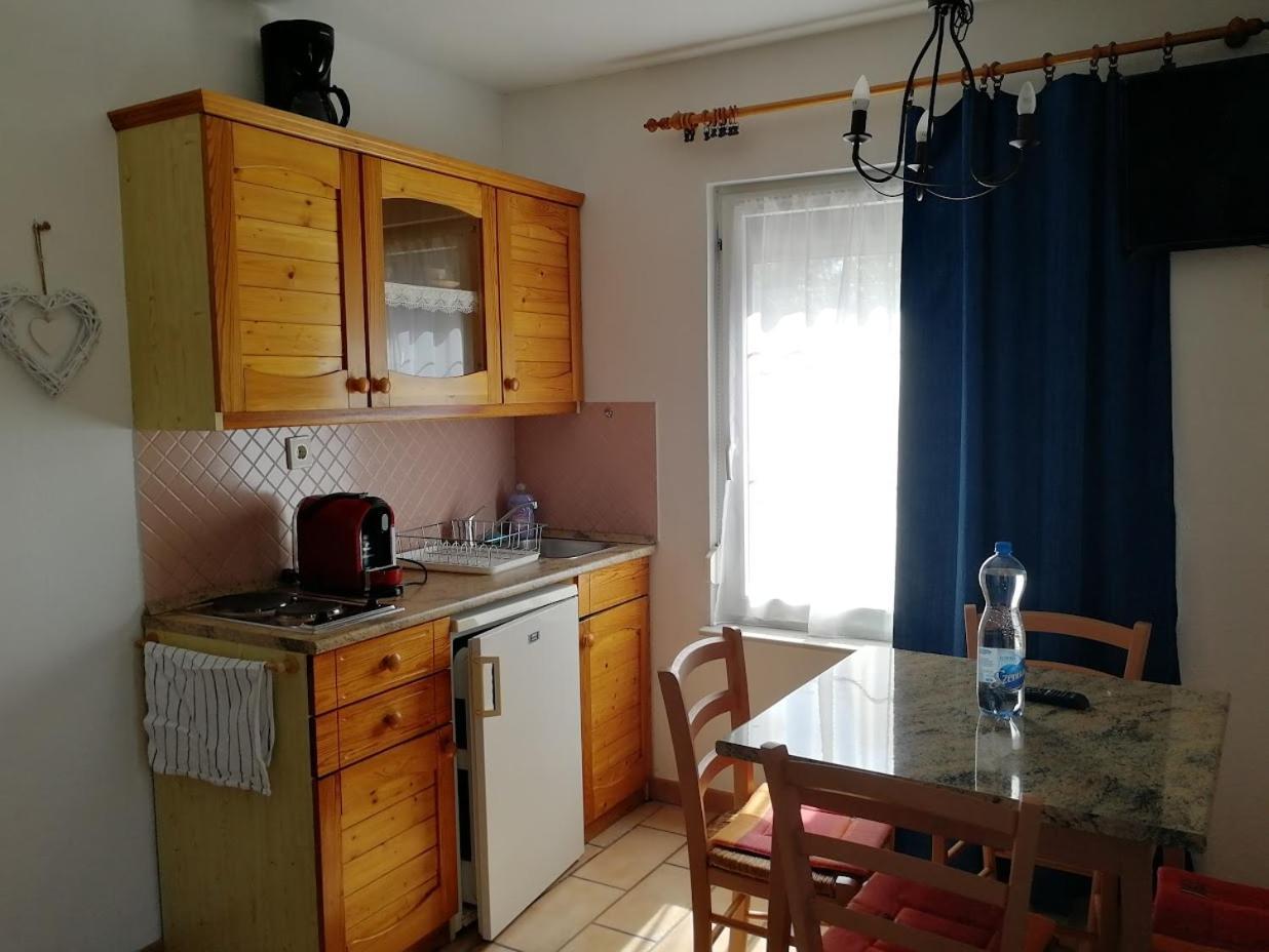Feszek Apartmanhaz วอนยาร์ควาเชกี ภายนอก รูปภาพ